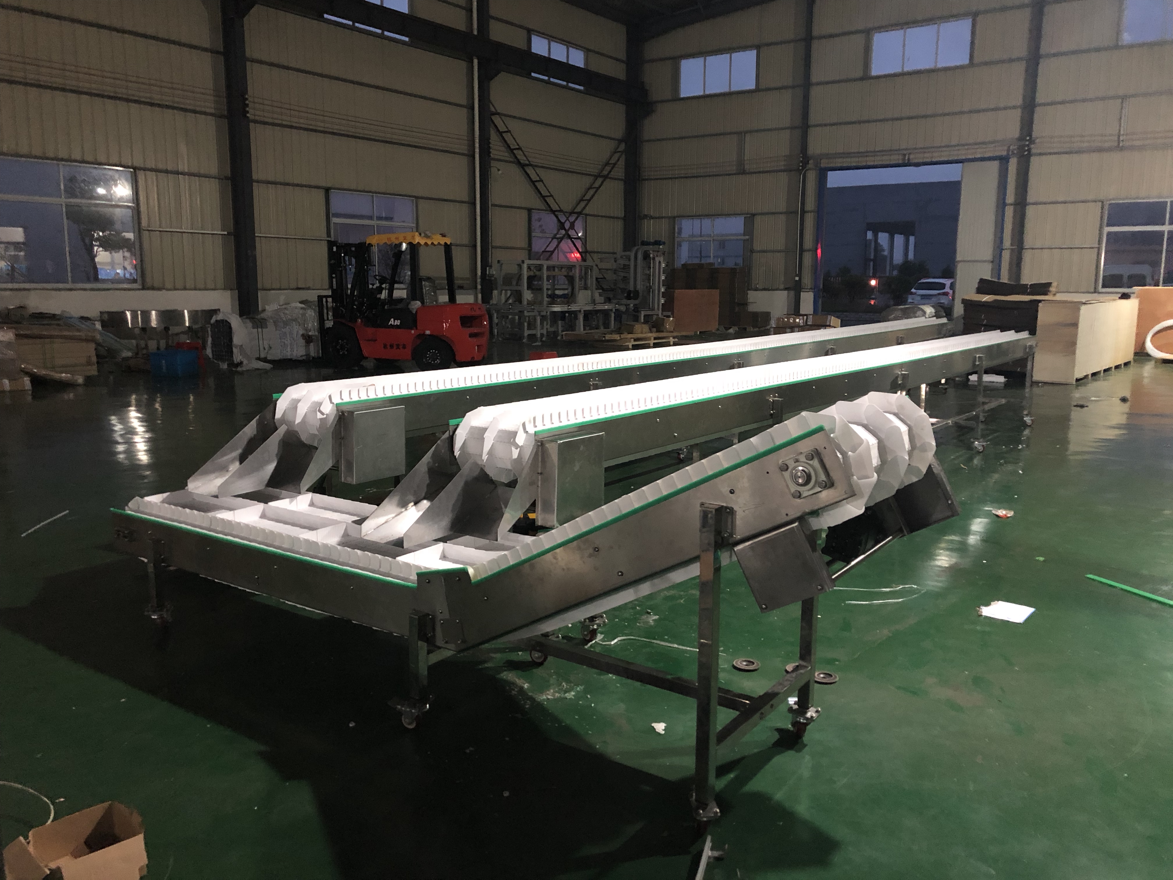 Double Lane Conveyor for Unpacked Meat