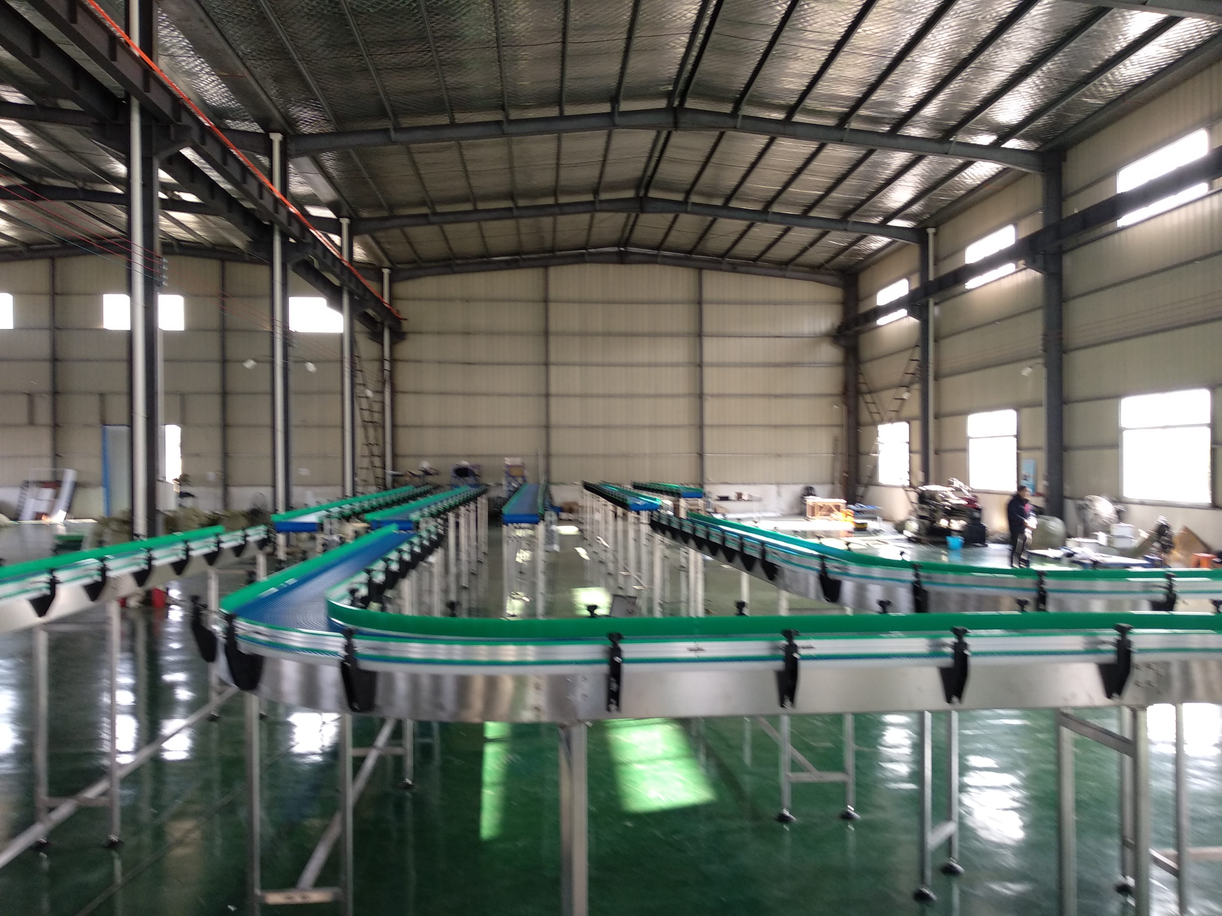 Conveyor system for ice cream production